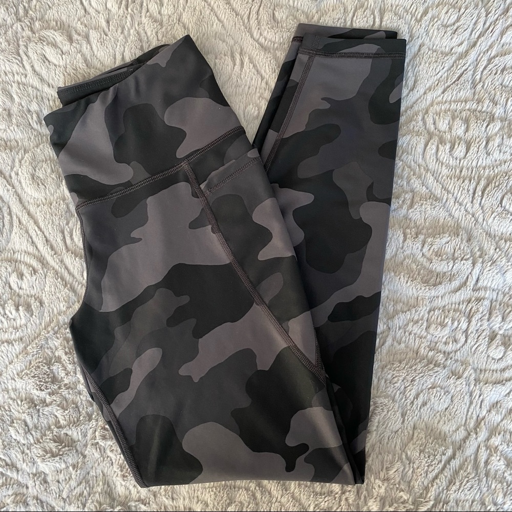 NWOT Old Navy Elevate Leggings (M)